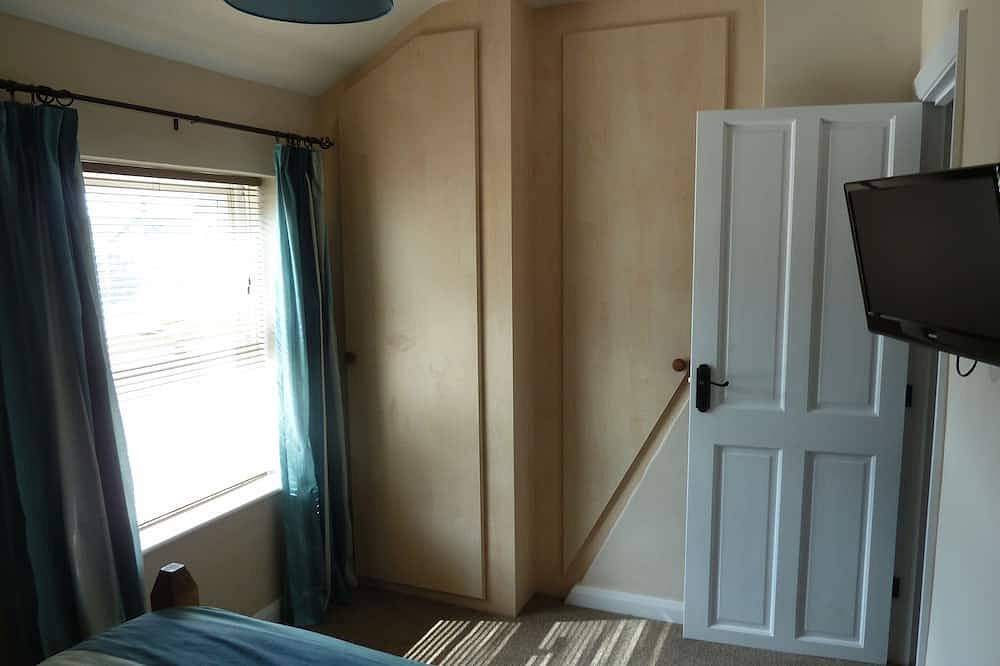 Dog Friendly, Cosy Fisherman's Cottage Within 150 Metres Of A Long Sandy Beach in Caister-on-Sea, Great Yarmouth