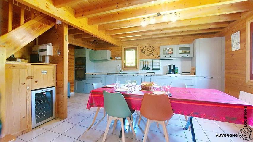 Chalet pour 5 personnes, avec jardin ainsi que vue et terrasse à Chambon-sur-Lac - 3