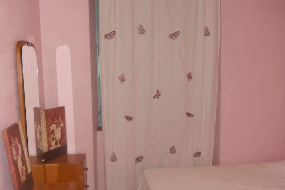 Appartement entier, Gîte en ville , calme et reposant. Circulez à pied, tout est à moins de 500m ! in Beaumont-de-Lomagne, Tarn-et-Garonne