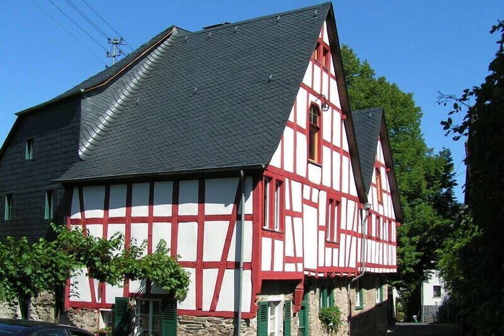 Ganze Wohnung, Romantisches Fachwerkhaus in ruhiger Lage am Moselsteig in Burg (Mosel), Bernkastel-Kues & Umgebung
