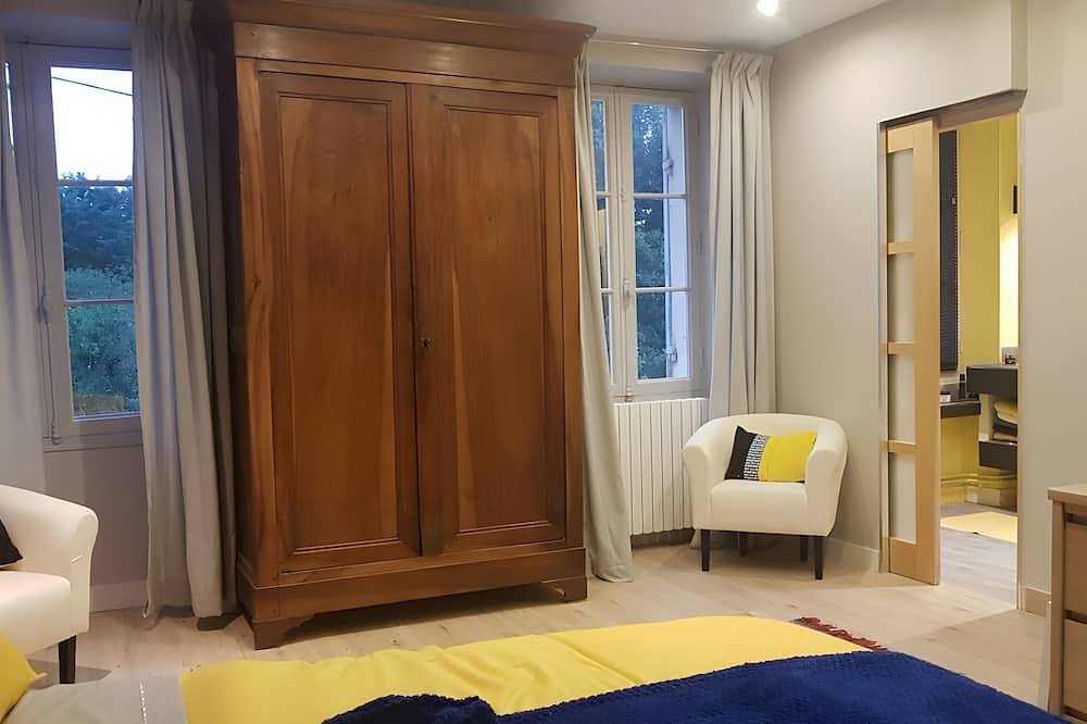 Chambre d’hôtes De La Vaine avec terrasse privée, jardin privé et Wi-Fi in Cartelègue, Région de Blaye