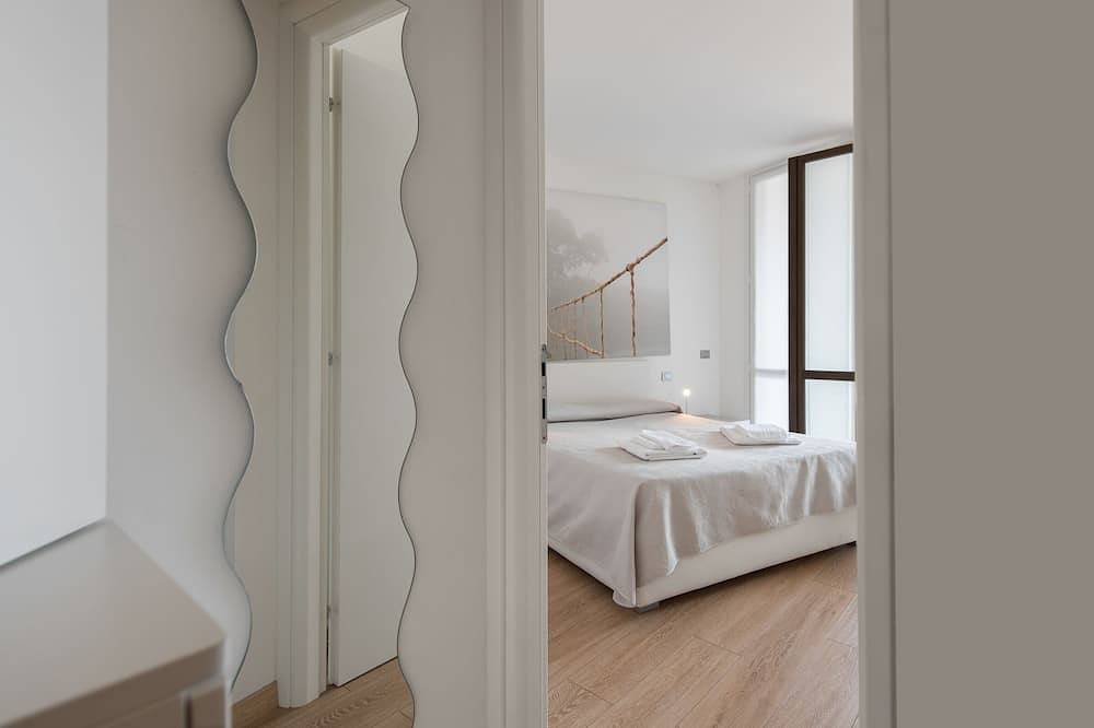 Entire apartment, Ai Teatri Apartment - Lake view - terrace - Wifi in Rivoltella del Garda, Desenzano del Garda