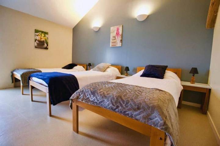 Gîte pour 40 personnes, avec piscine ainsi que balcon et jardin à Availles-Limouzine - 2