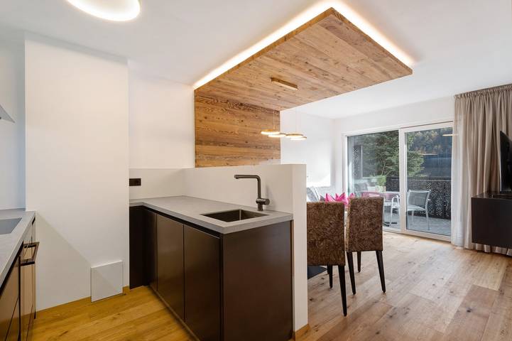 Ganze Wohnung, Ferienwohnung 'Paradeis Apartments A20' mit Bergblick, Balkon und Wi-Fi in Mühlbach, Dolomiti Superski