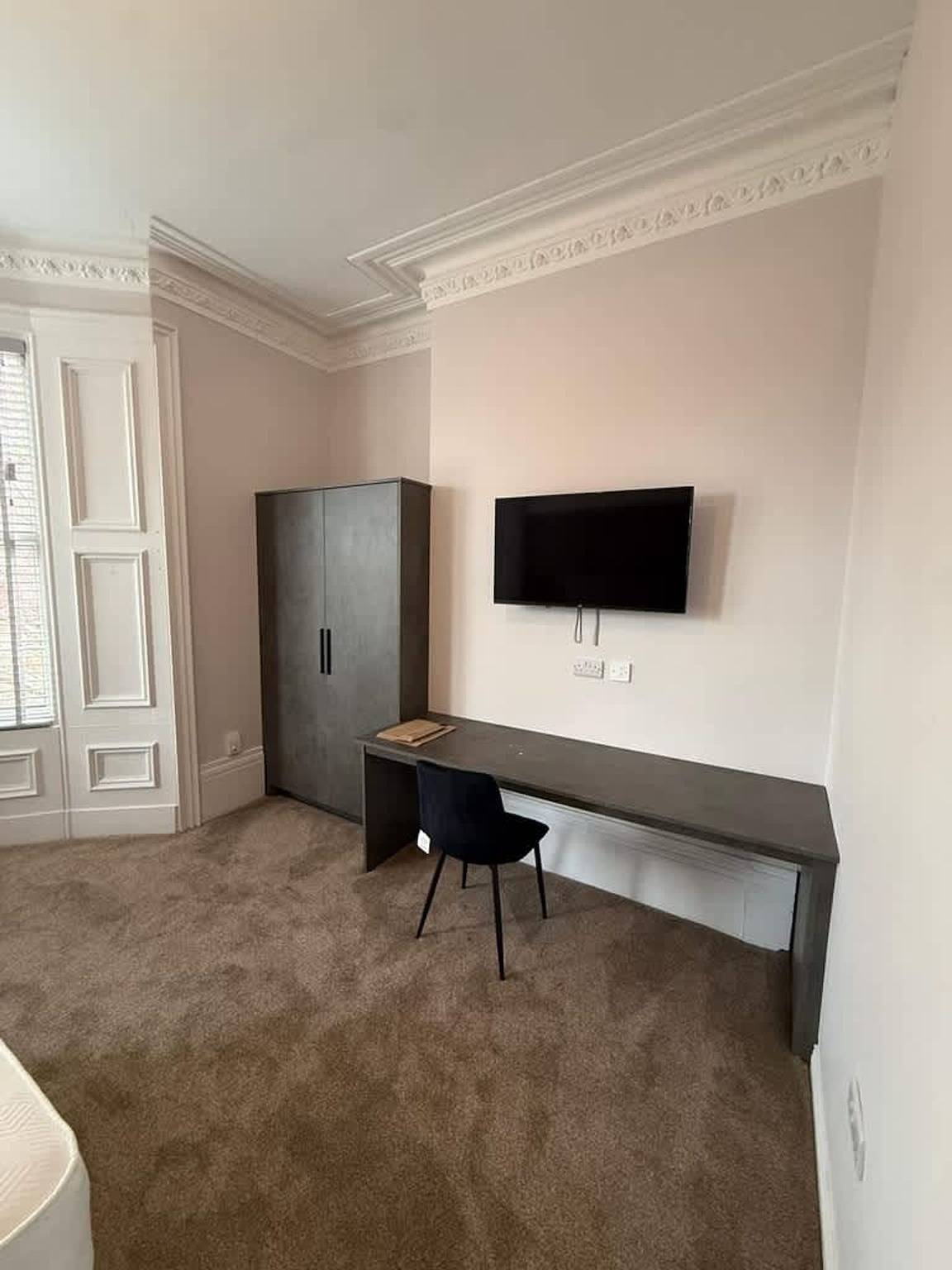 Luxury 9Bed 9Ensuite   Contractors   Free Parking in Sunderland