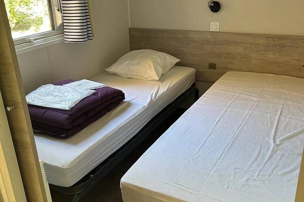 Zecamping 4 étoiles piscine couverte jacuzzi sauna mobil-home Tv Bbq in Apremont, Vallée de la Loire