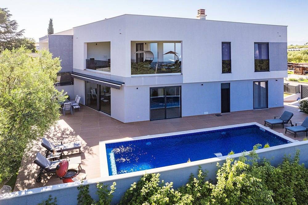 Villa mit Pool, Spielzimmer, Garten in Cervar, Porec und Umgebung