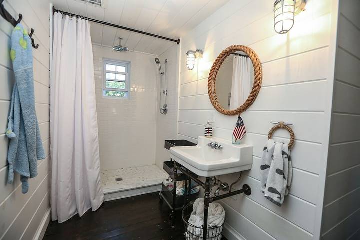 Vacation rental for 6 people, with yard and balcony in Keuka Lake