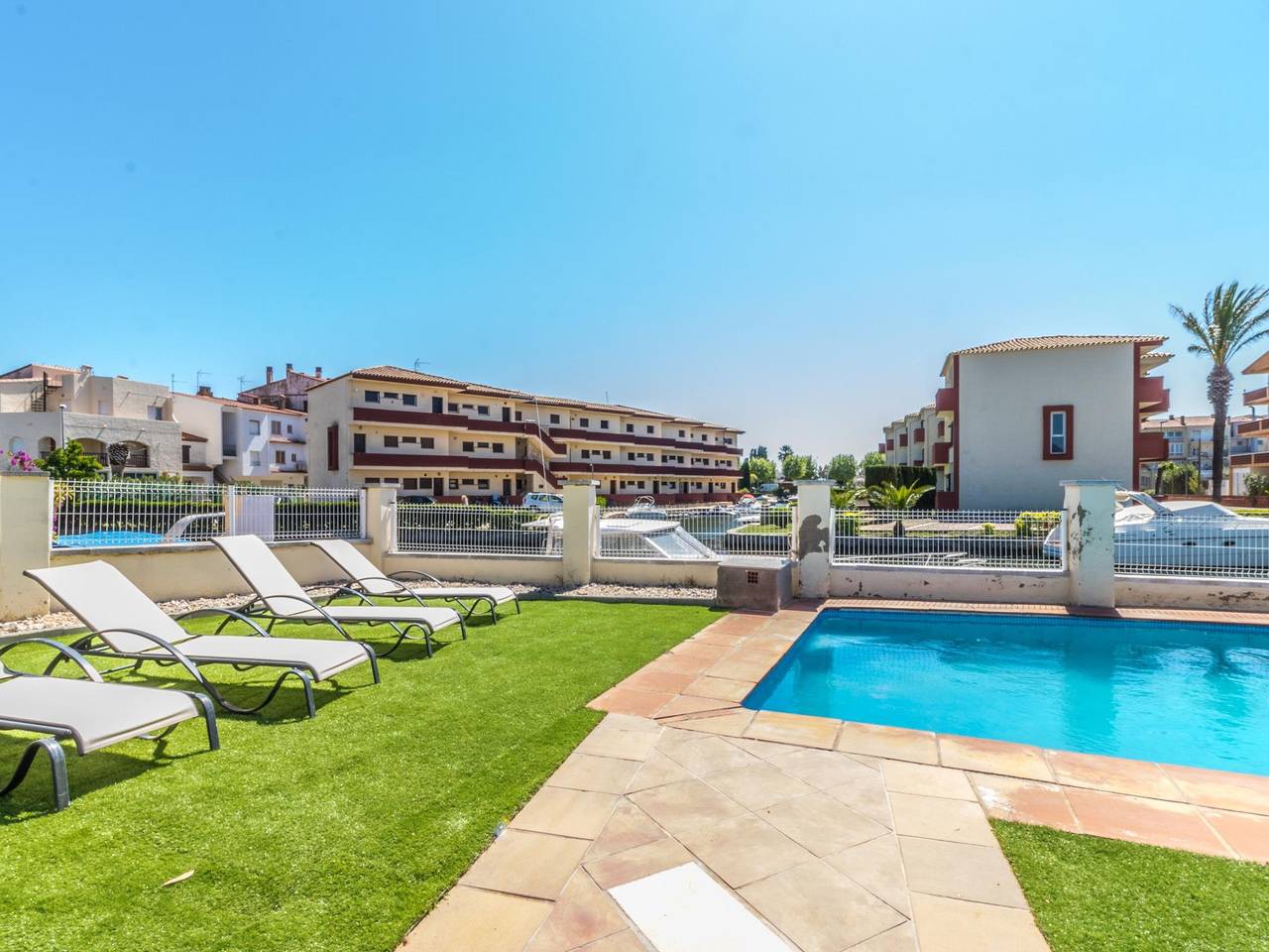 5 Habitaciones, 3 Baños, Amarre 15M in Empuriabrava, Oberampurien