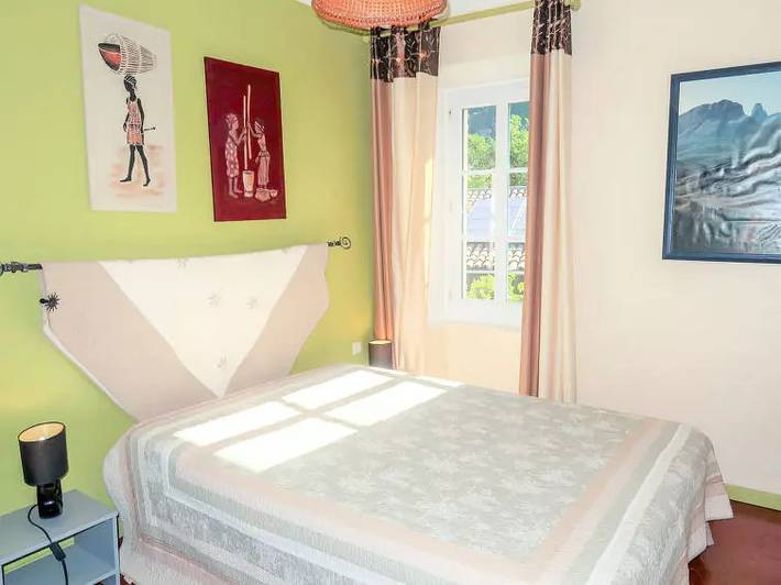 Location de vacances pour 5 personnes, avec terrasse et piscine à Robion - 4
