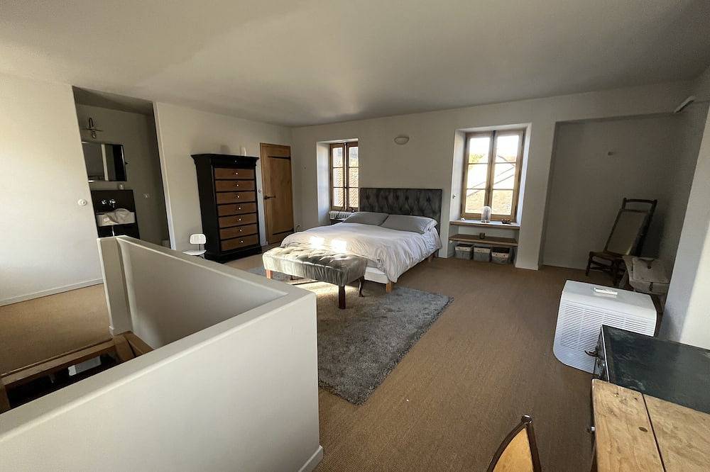 Rustic house in beautiful Burgundy in Noyers, Region Avallon