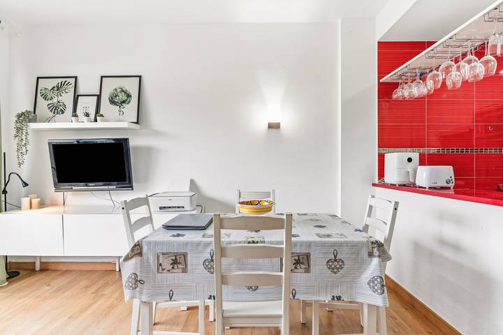 Ganze Wohnung, Ferienhaus 'Francysara' mit Gemeinschaftspool, WLAN und Klimaanlage in Benalmádena Costa, Benalmádena