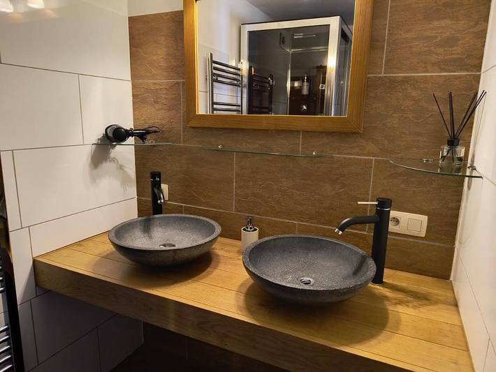 Location de vacances pour 2 personnes, avec jardin ainsi que vue et piscine dans Laforêt - 2