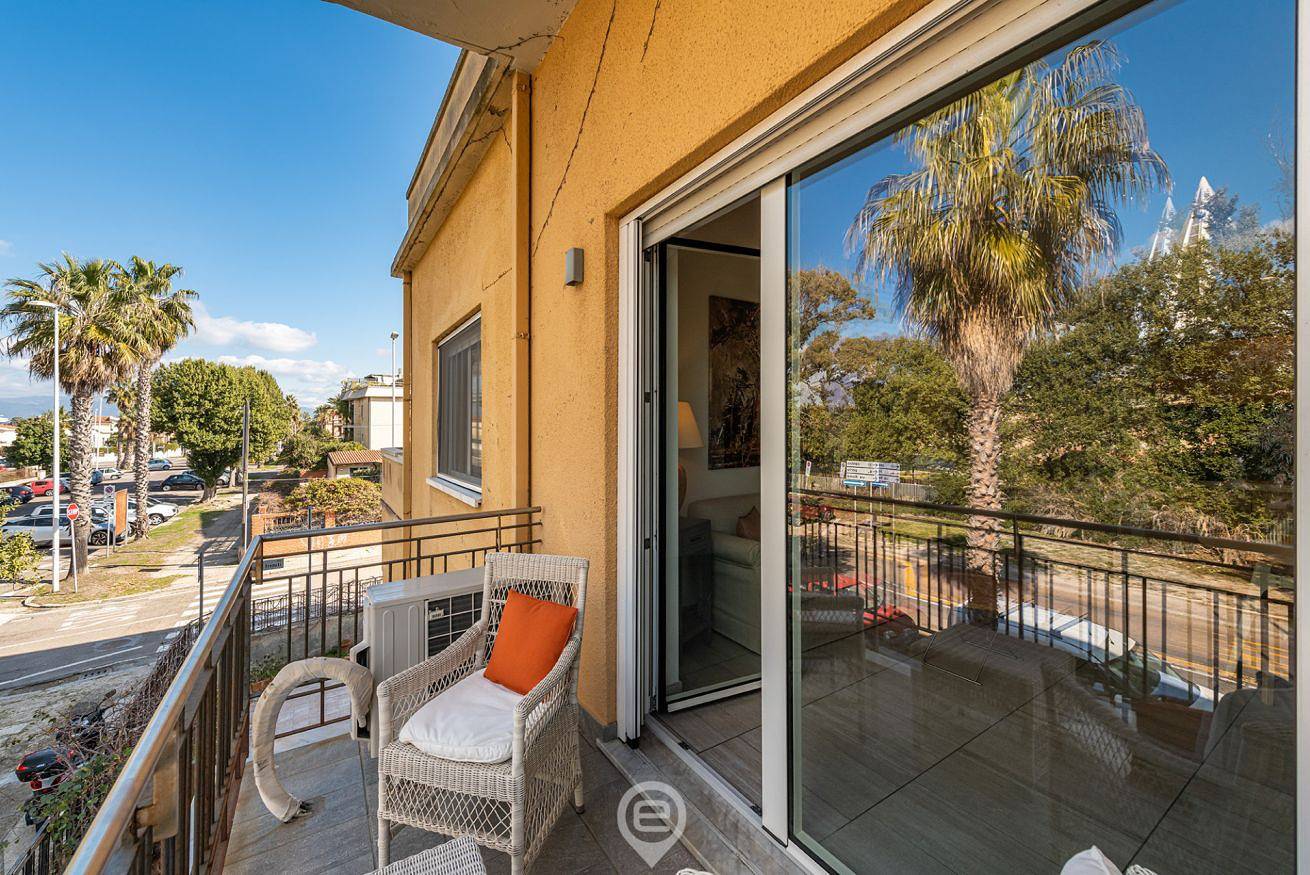 Ganze Wohnung, Ferienwohnung für 2 Personen mit Balkon/Terrasse in Strand von Poetto, Poetto