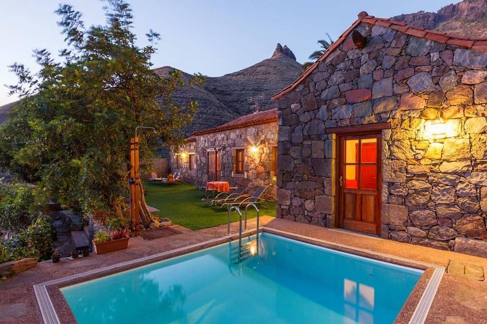 Komfortables Ferienhaus mit privatem Pool und id in El Risco, Agaete
