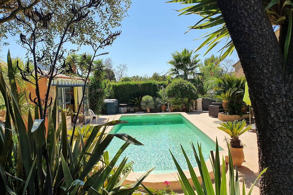 Provençaalse boerderij met zwembad, poolhouse, vlakbij de zee, winkels, 2 tot 12 personen in Carqueiranne, Toulon regio