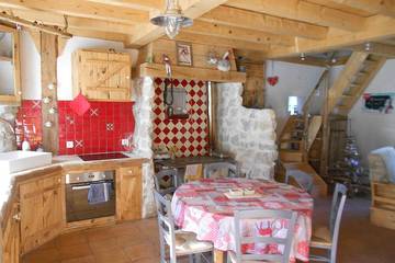 Maison de campagne pour 4 personnes, avec balcon à Le Noyer