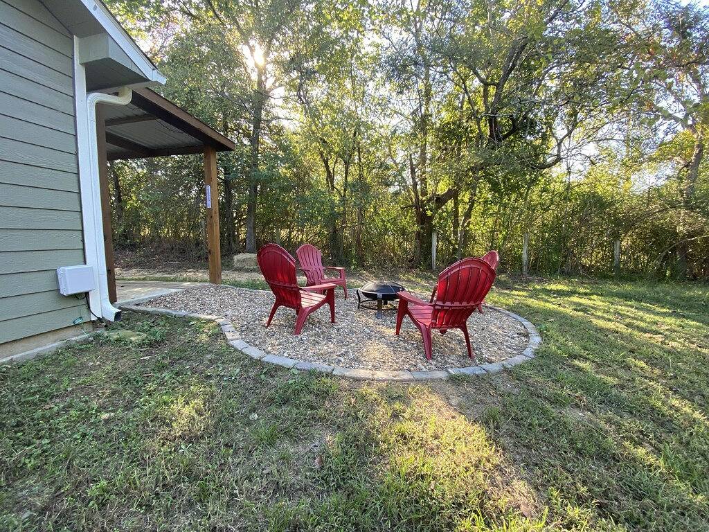 Honey Bee Cottage, ez trailer parking 🔥place, king, paved,🔥pit , Fast Wifi 3tvs in Mena, Ouachita National Forest