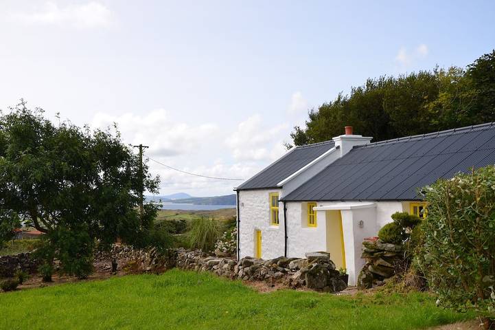 Cottage for 5 people, with terrace and garden, with pets in County Donegal