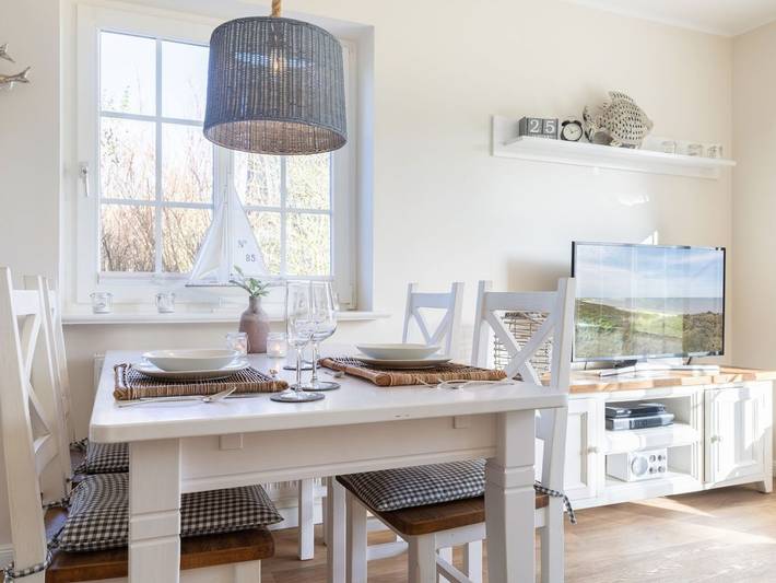 Ganze Ferienwohnung, Haus Am Dorfteich, App. Élise - Idylle & Komfort unmittelbar am Dorfteich. in Nordfriesische Inseln (Schleswig-Holstein) (Schleswig-Holstein), Wenningstedt