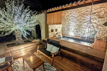 Gîte pour 4 personnes, avec terrasse et jardin à Saint-Clément