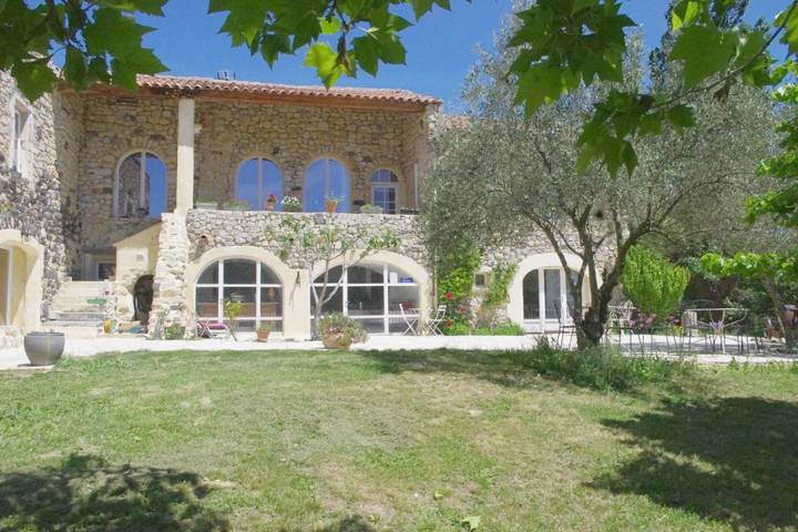 Location de vacances pour 4 personnes, avec vue et piscine ainsi que sauna et jardin à Alba-la-Romaine - 4