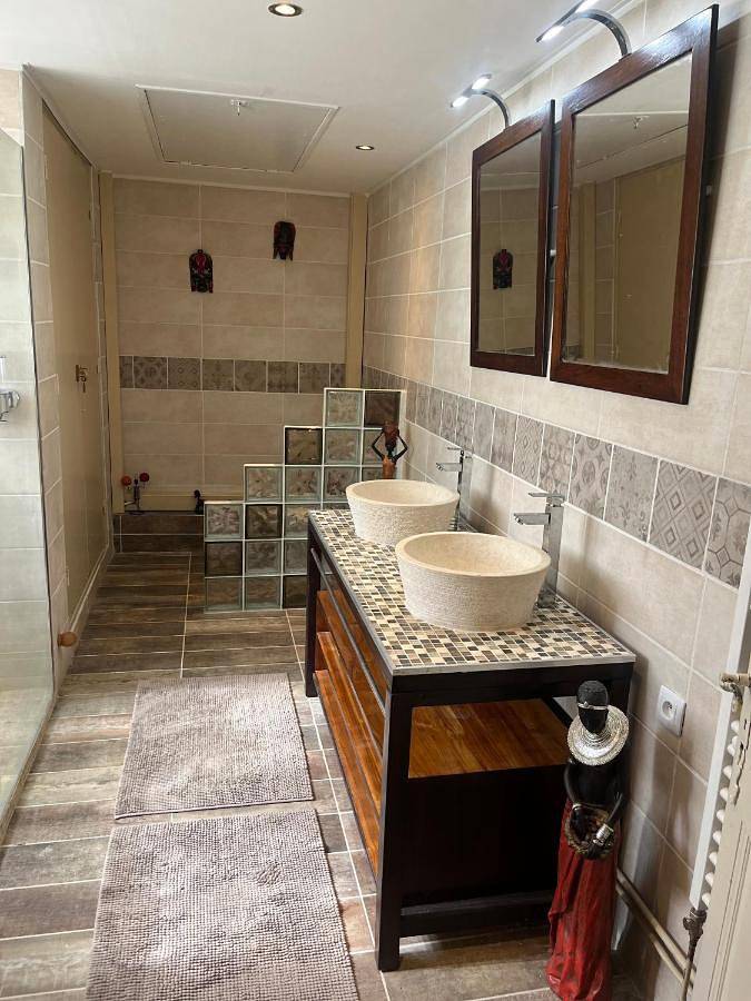 Location de vacances pour 2 personnes, avec vue ainsi que piscine et jardin à La Tour-d'Aigues - 3