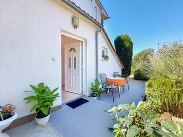 Ferienwohnung für 2 Personen, mit Garten und Terrasse auf Krk