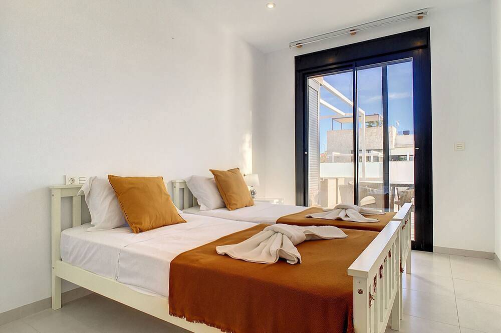 Villa con piscina privada, azotea y wifi in Golf Resorts Murcia, Murcia 