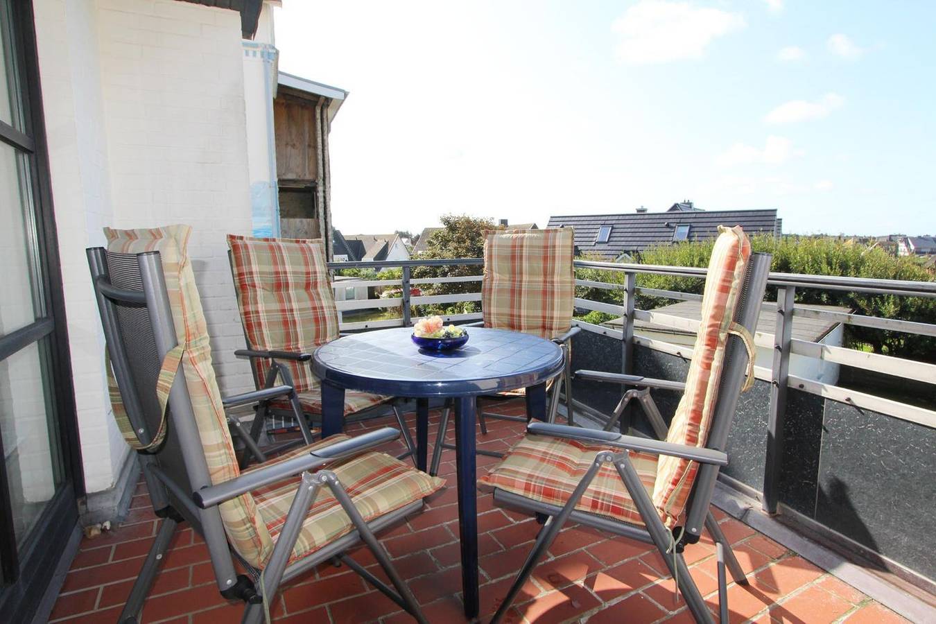 Ganze Wohnung, Strandnah gelegenes Ferienappartement mit 2 Bädern und 2 Balkonen in Wenningstedt, Sylt
