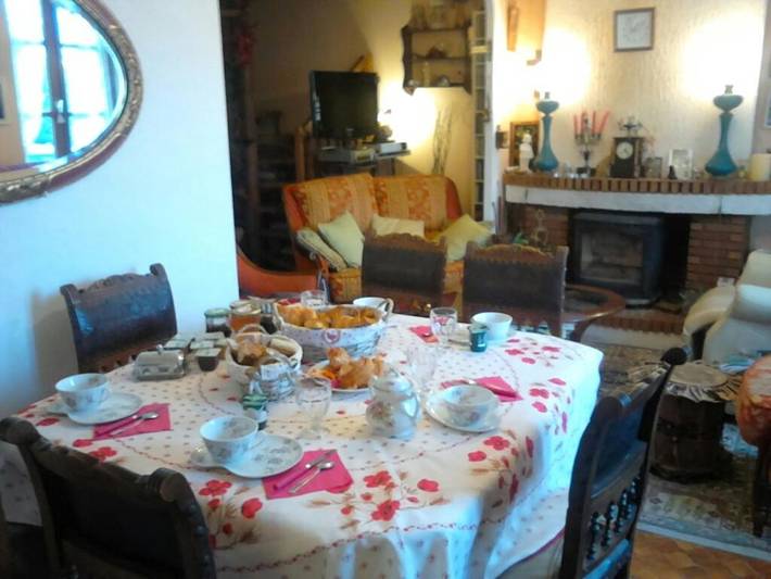 Chambre d’hôte pour 3 personnes, avec piscine ainsi que terrasse et jardin dans Allier - 2