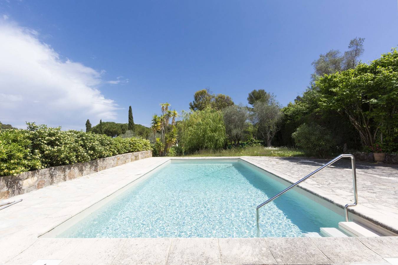 Large Provencal villa with swimming pool in lush greenery ❤Live In Cannes❤ in Vallauris, Mittelmeerküste (Frankreich)
