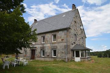 Gîte pour 15 personnes, avec jardin à Bagnols