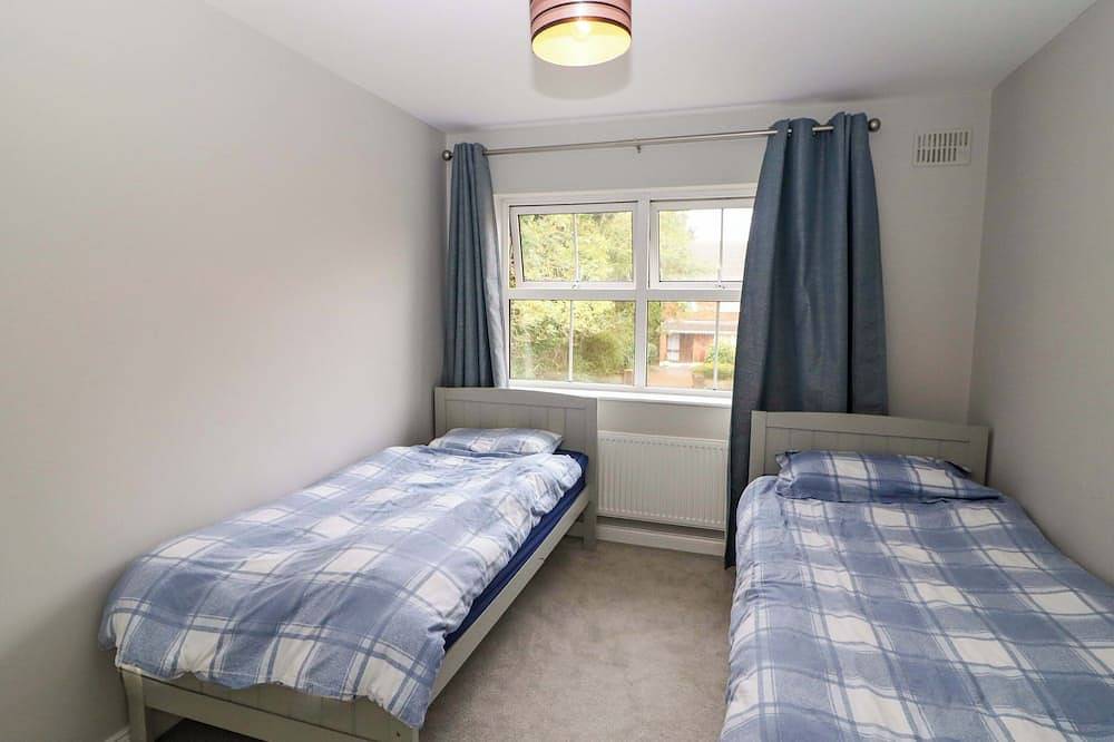 32 Kings Park, pet friendly, with a garden in Killarney, County Kerry in Killarney, Killarney National Park
