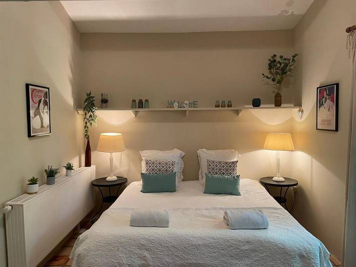 Chambre d’hôte pour 3 personnes, avec Jacuzzi et Terrasse ainsi que Jardin et Piscine