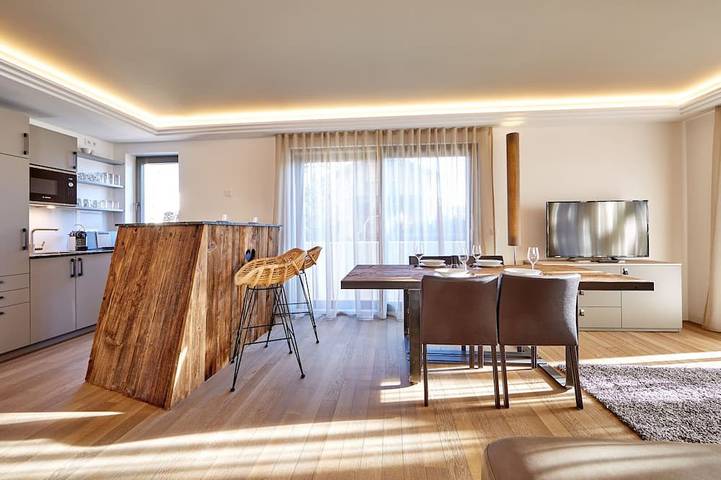 Ferienwohnung für 4 Personen, mit Balkon und Whirlpool sowie Garten und Sauna in Murnau am Staffelsee
