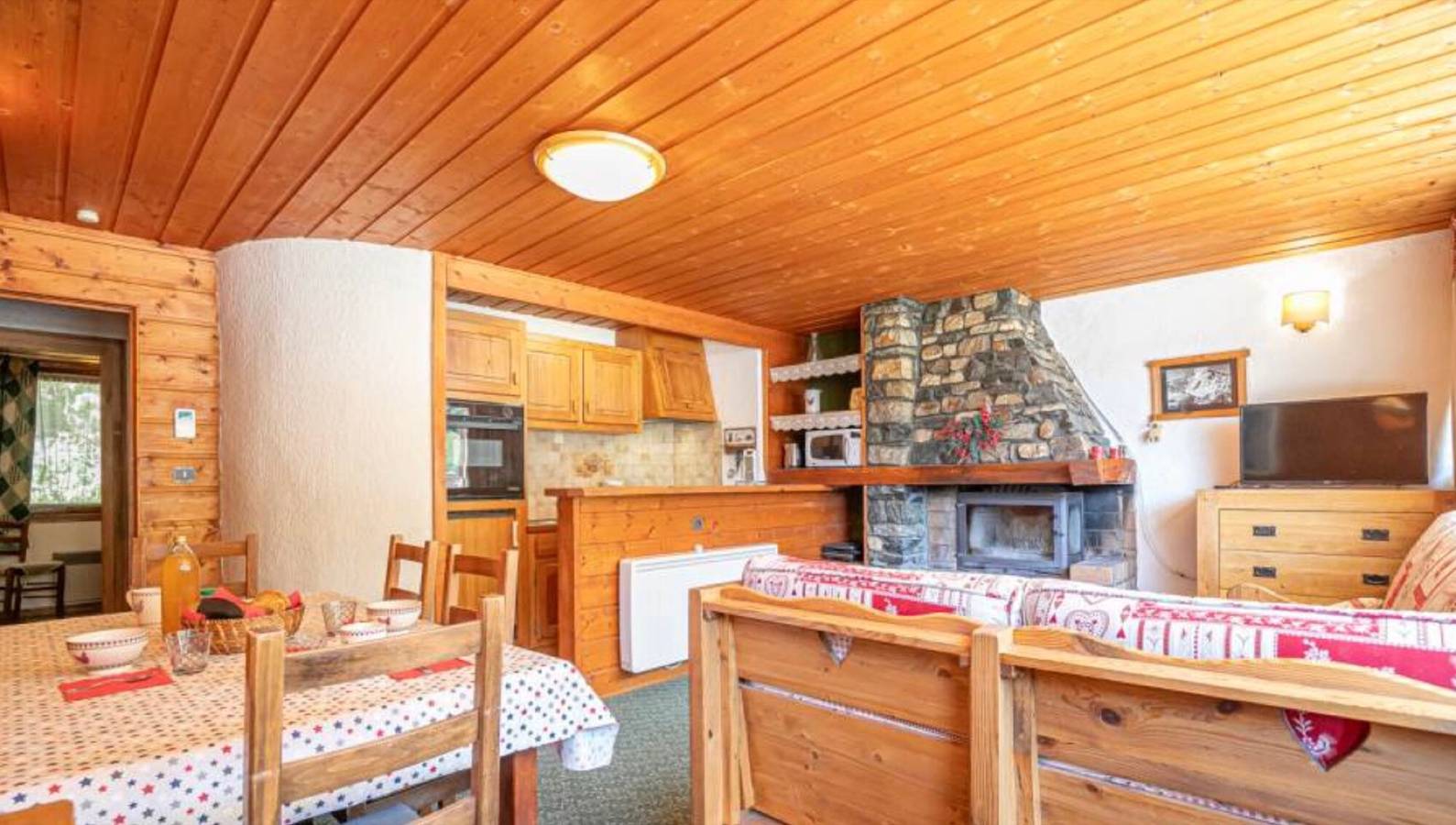 Apartamento inteiro, Apartamento 'K2' com vista para a montanha e terraço privativo in Bonneval-sur-Arc, Saint-Jean-de-Maurienne (Região)