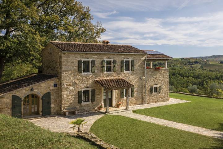 Villa voor 2 personen, with terras and tuin as well as zwembad in Kroatië