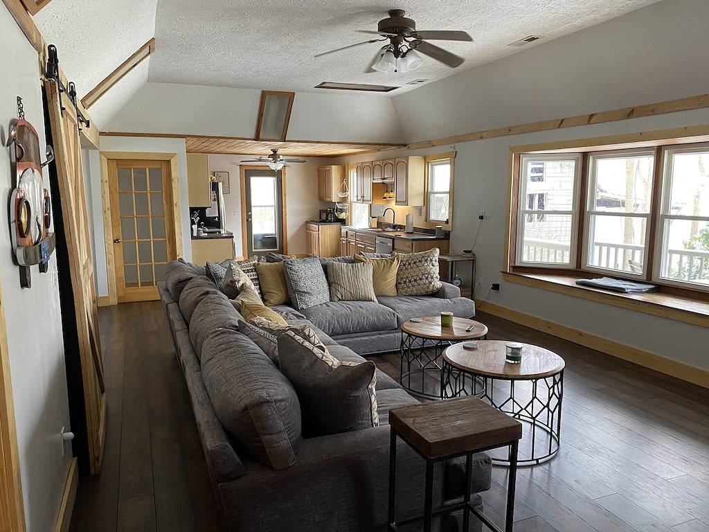 Mountain View Lodge One Level Easy Access Pet Friendly Family Gatherings in Blue Ridge Parkway, Maggie Valley