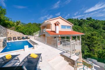 Villa für 6 Personen, mit Balkon und Pool in Kvarner Bucht