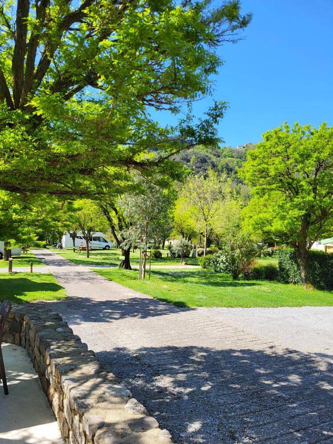 Location de vacances pour 2 personnes, avec vue et jardin, adapté aux familles à Pont-de-Labeaume - 4