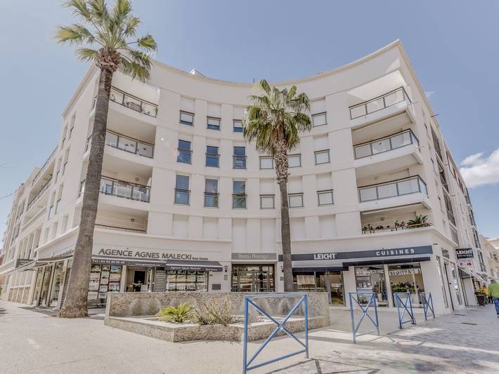 Gîte pour 4 personnes, avec balcon dans Office De Tourisme Cavalaire