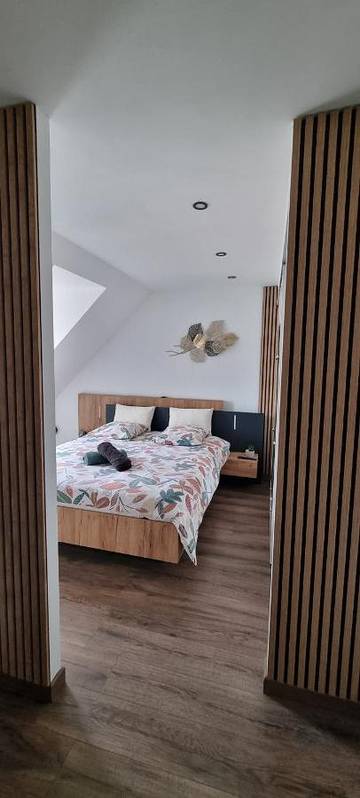 Chambre d’hôte pour 2 personnes, avec terrasse et jardin ainsi que vue et piscine à Écommoy