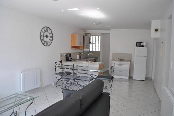 Gîte pour 4 personnes, avec terrasse à Saint-Laurent-de-Mure - 3