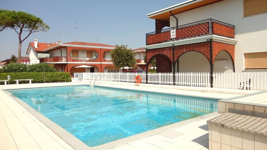Ferienhaus für 8 Personen, mit Garten und Pool sowie Terrasse in Caorle