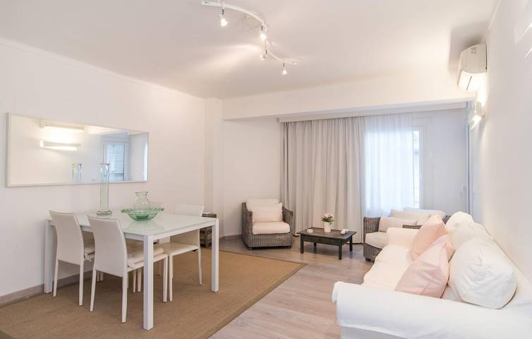 Ganze Ferienwohnung, Playa Es Pregons Rückzugsort mit AC, Terrasse, Küche & WiFi in Colònia de Sant Jordi, Ses Salines
