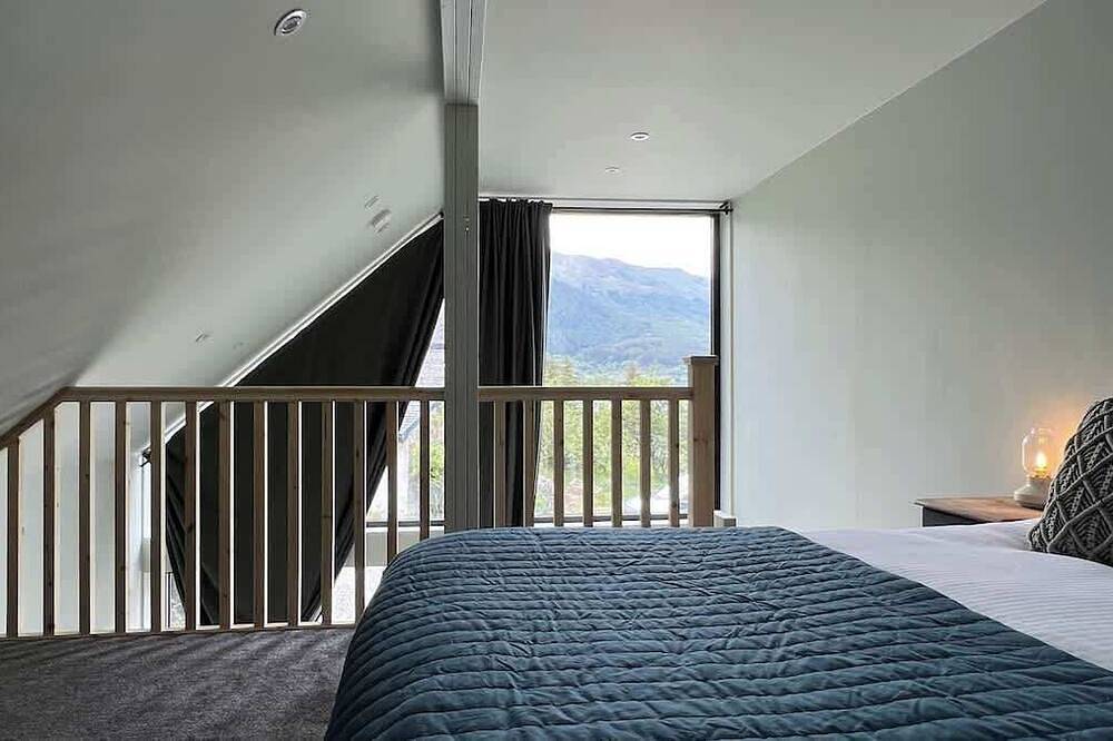 Ash - Wellness - Glass Jacuzzi Lodge @ Aos Sí in Highlands