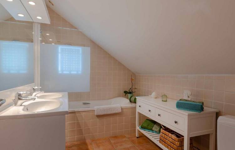 Chambre d’hôte pour 2 personnes, avec piscine ainsi que jardin et vue à Saint-Franc - 4