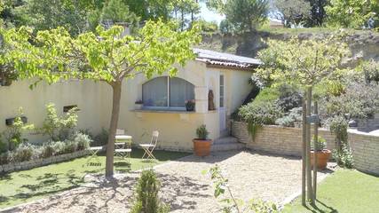 Gîte pour 3 personnes, avec jardin et terrasse à Pierrevert