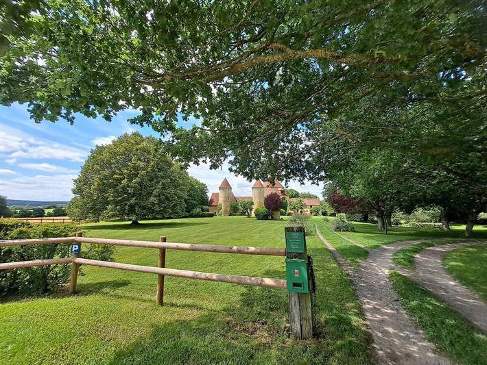 Location de vacances pour 4 personnes, avec terrasse et jardin à L'Hôme-Chamondot